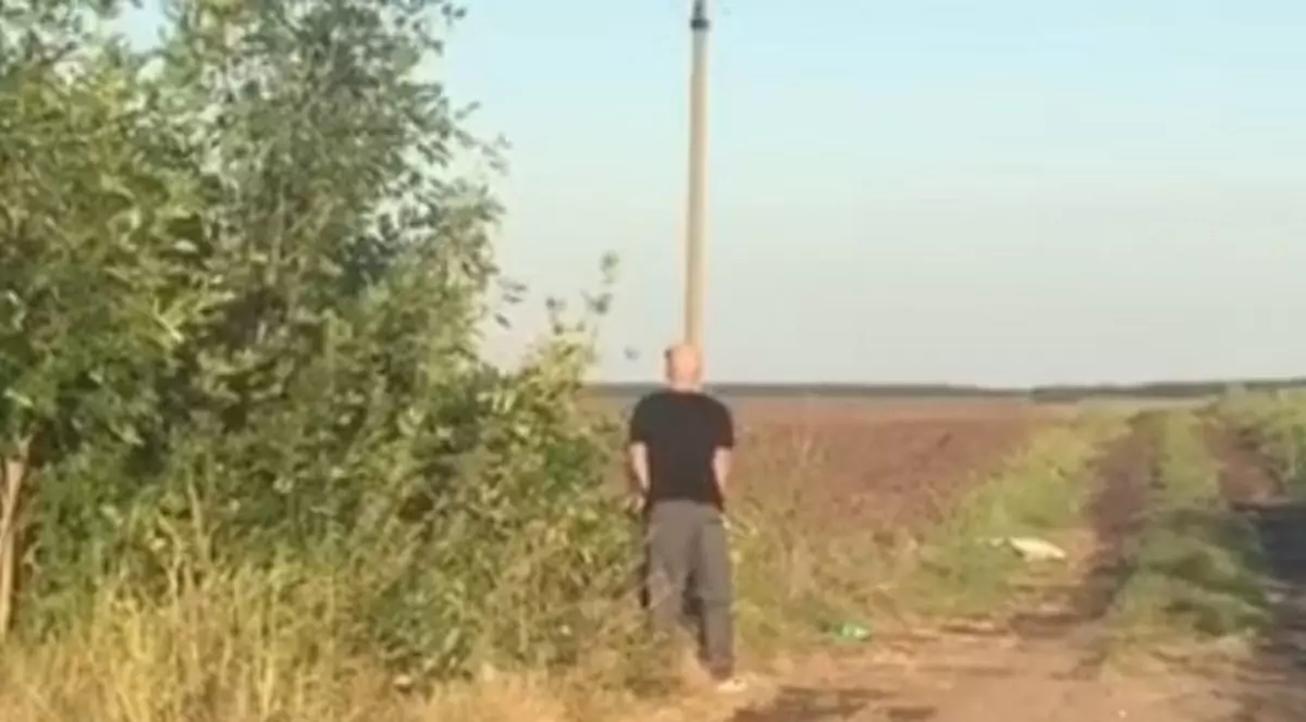 Mihai Bendeac, filmat în timp ce se uşurează în boscheţi | VIDEO