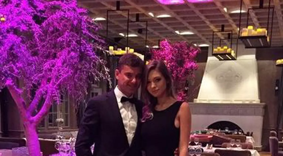 Boureanu o crește pe cea mică! Două premiere pe care le-a simțit Laura pe pielea ei de când e cu politicianul!