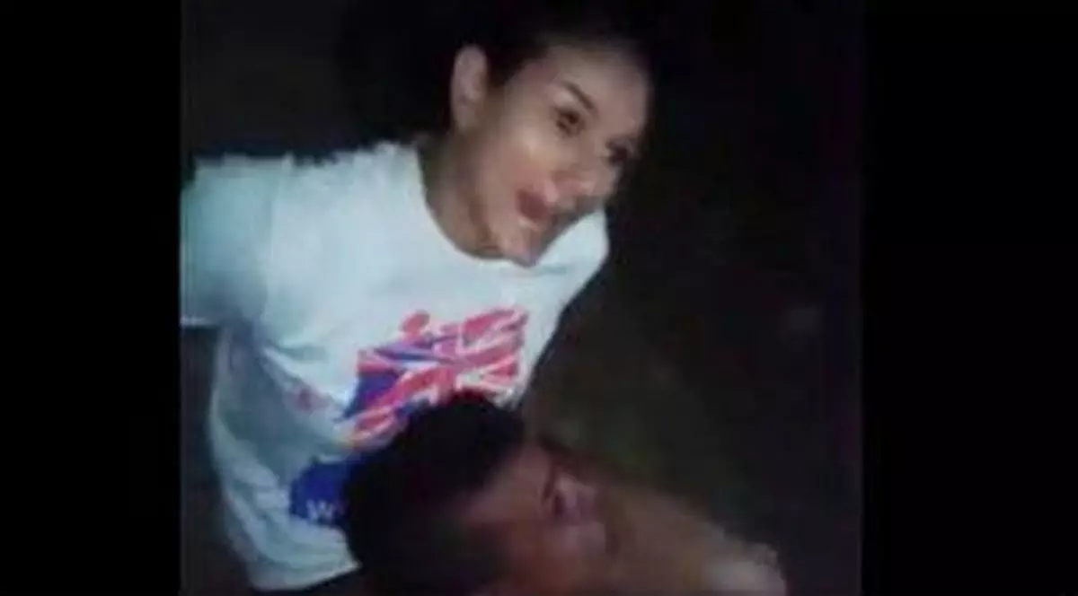 Imobilizat între picioarele victimei, un hoț a cerut ajutorul poliției | VIDEO