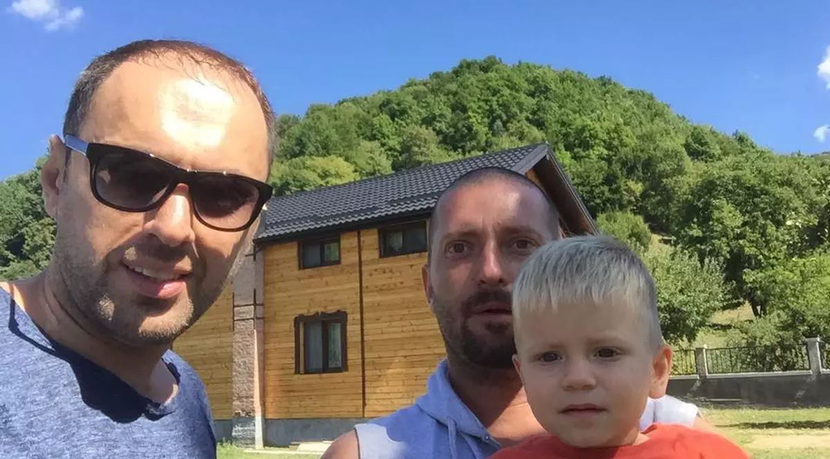 Cheloo, party la Breaza! Vezi cu cine a chefuit. Foto