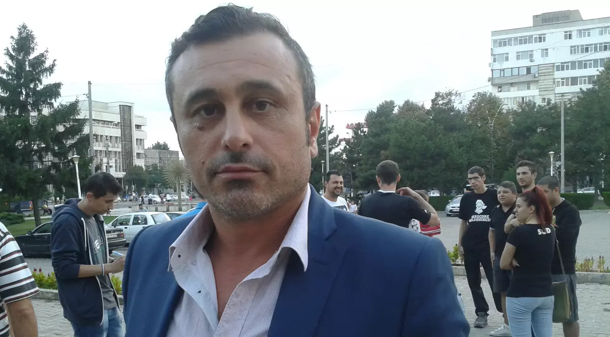 Ce au fost și ce-au ajuns! Fac chetă ca să meargă la meci!