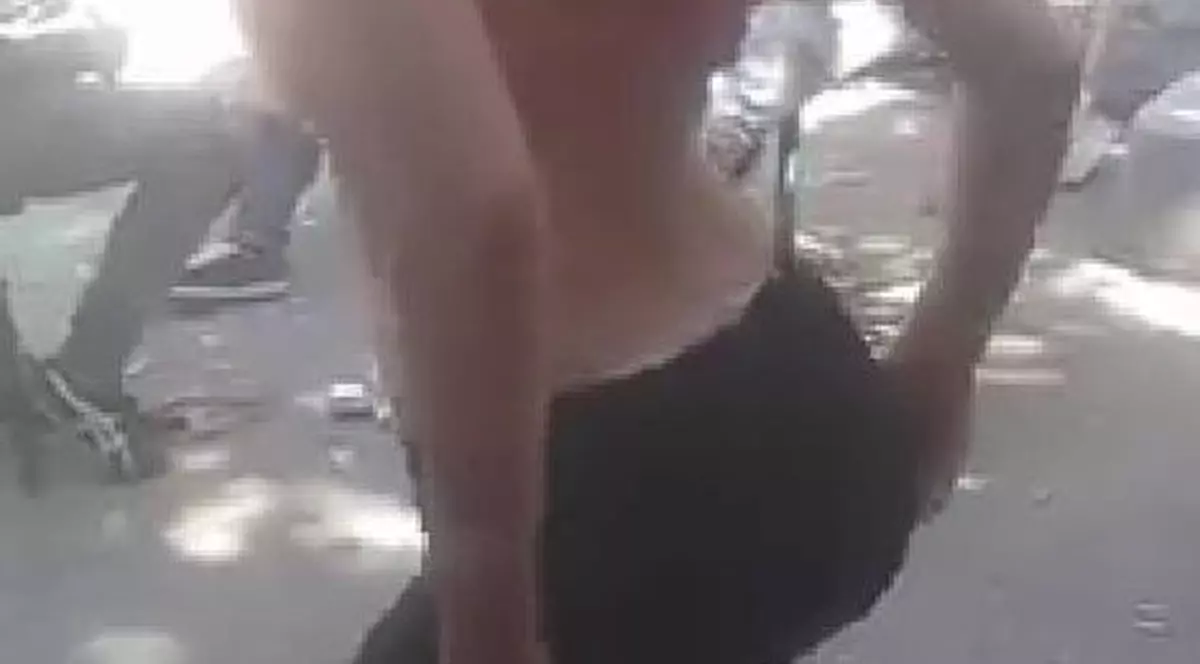 VIDEO | Dezmăţ în curtea unui liceu din Mehedinţí! O elevă a făcut show într-o pauză, în faţa colegilor