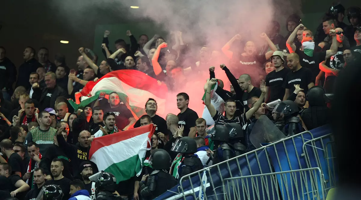 PRELIMINARIILE EURO 2016, UNGARIA - ROMÂNIA. Ultrașii maghiari nu vin la meci, dar au făcut balamuc la hotelul în care s-au odihnit tricolorii! Au fost îndepărtați cu focuri de armă, iar 67 dintre ei au fost reținuți! / LIVE BLOG & GALERIE FOTO & VIDEO