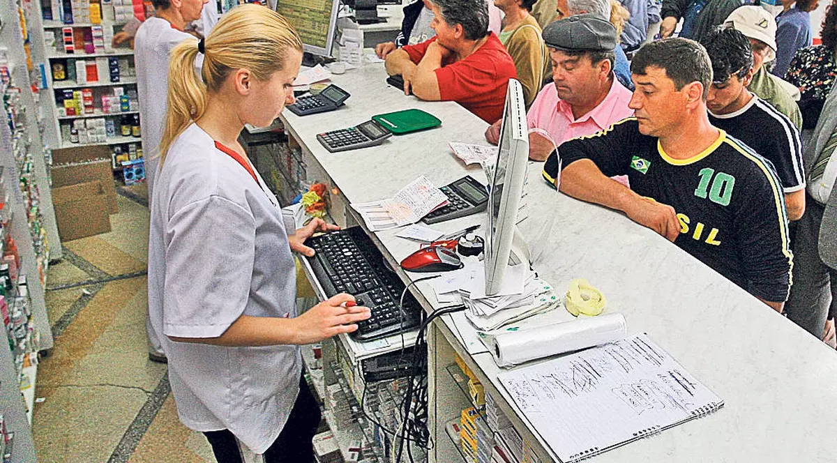 Haos în farmacii din cauza sistemului cardului de sănătate. Oamenii nu-și pot lua medicamente din cauza defecțiunilor server-ului