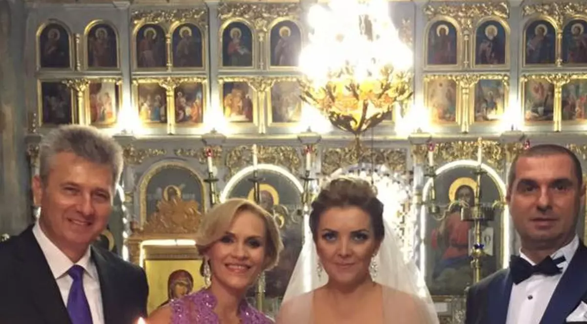 Gabriela Firea, nașă de cununie. Uite cum s-a îmbrăcat la nuntă | FOTO