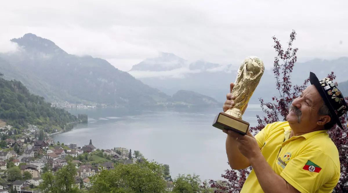 A murit unul dintre cei mai cunoscuți suporteri de fotbal. Mergea de 25 de ani cu naționala Braziliei / VIDEO