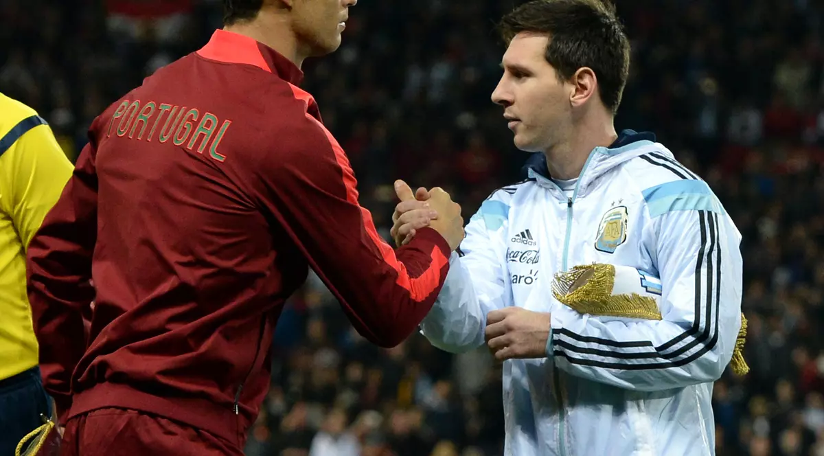 ”L'Equipe” a publicat Top 100 în fotbalul mondial. Niciun român nu și-a făcut loc. Francezii au tranșatsurprinzător ”meciul” Messi-Ronaldo