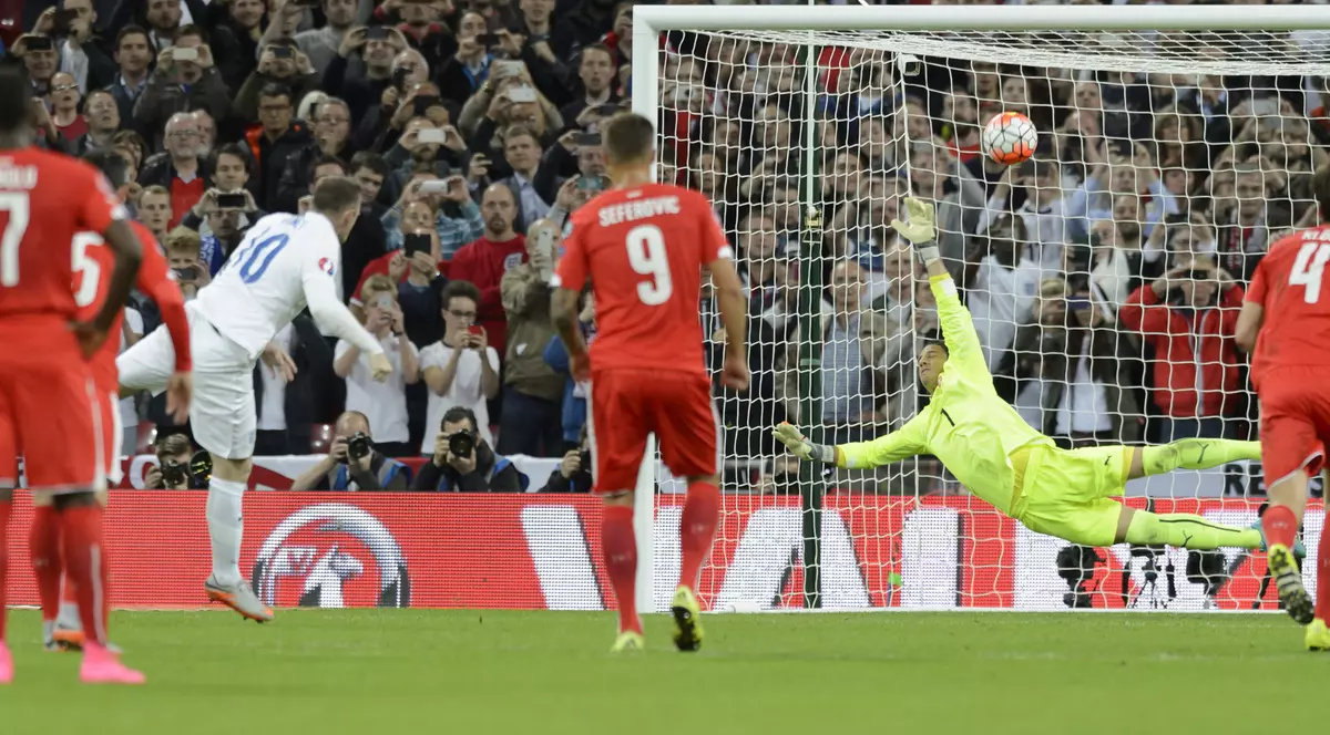 Recordul lui Sir Bobby Charlton, bătut de Rooney: ”Aș vrea să-l felicit pe Wayne. Am fost mândru de mine câtă vreme am fost cel mai bun marcator al Angliei. Acum sunt trist!”