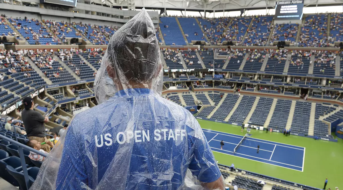 În 2013, ploia i-a adus ghinion Simonei, care a pierdut la Pennetta! ^Acum, a picat când părea că se sufocă!
