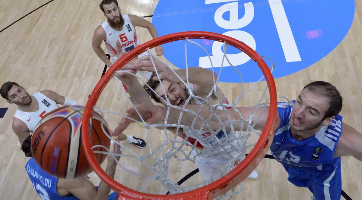 Spania și Franța s-au calificat în semifinalele Campionatului European