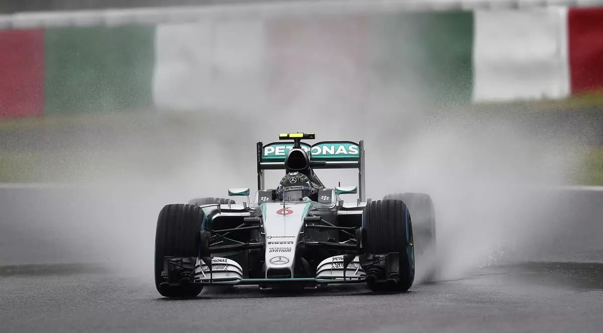 Nico Rosberg a câştigat Marele Premiu al Braziliei, Lewis Hamilton - pe 2