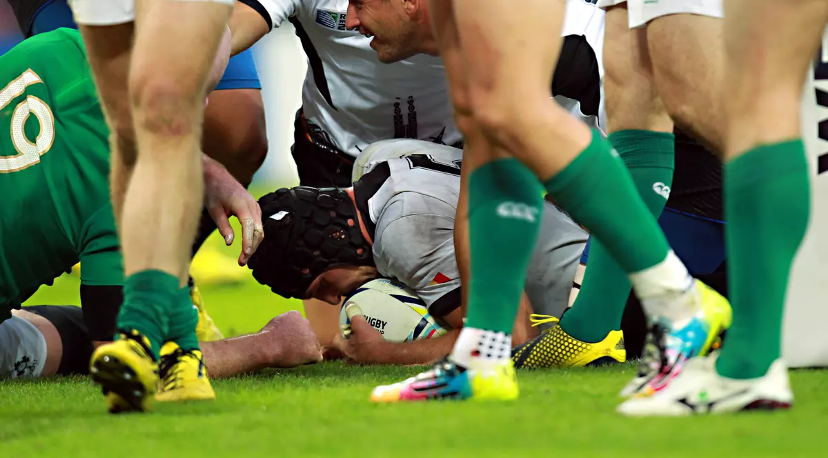 Povestea veteranului Tonița, marcatorul eseului contra Irlandei, la a cincea sa Cupă Mondială: ”Am plecat de la zero. Descărcam baxuri de suc, că aveam cârca bună. Era nevoie de bani pentru cei cinci frați ai mei”. La primul antrenament, un coleg și-a rupt mâna, iar el a fugit acasă, de frică!