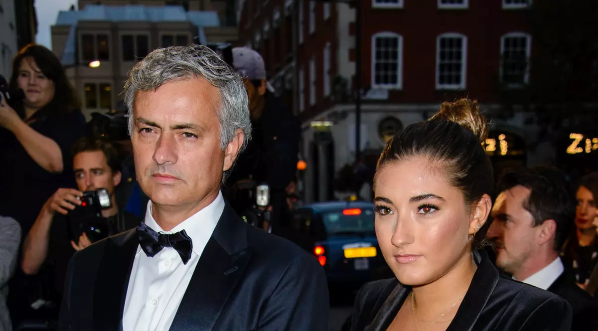 Mourinho, pe ea unde ai ținut-o până acum, în vestiar? Ce decolteu îndrăzneț are fiica portughezului! | FOTO