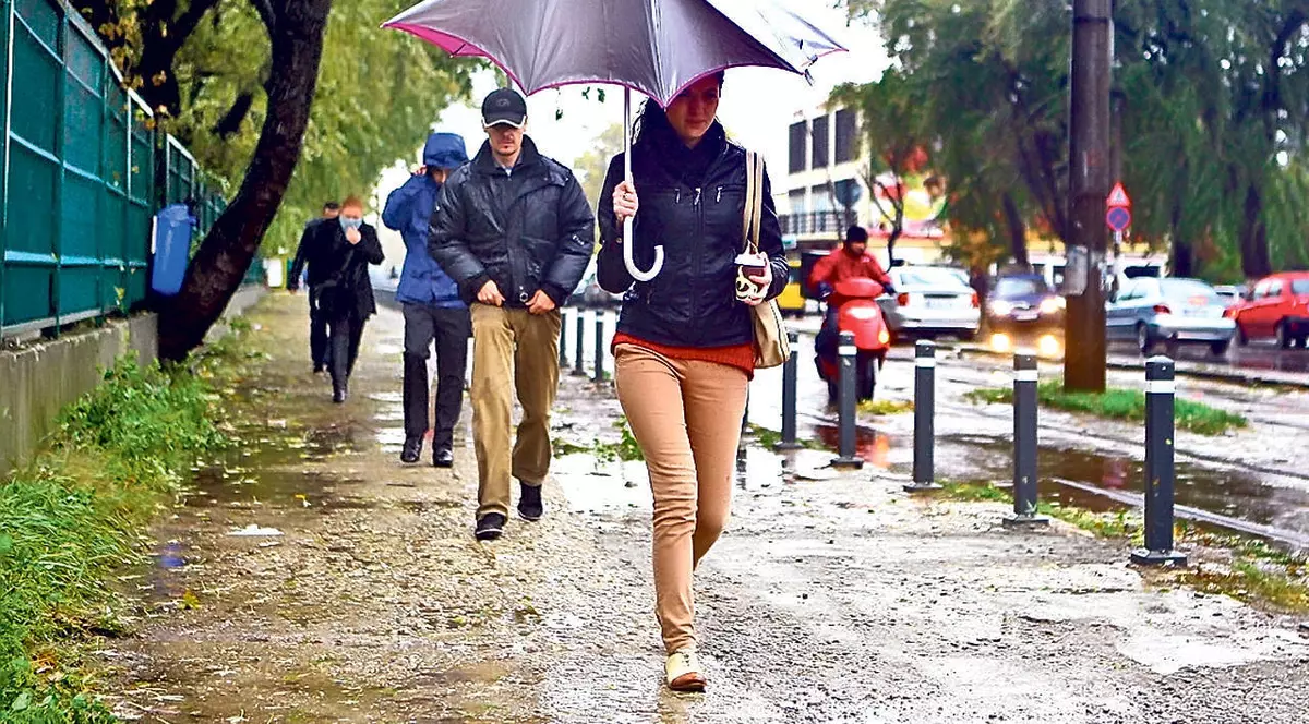 AVERTIZARE METEO | Vremea se răceşte semnificativ și vor fi ploi pe arii extinse