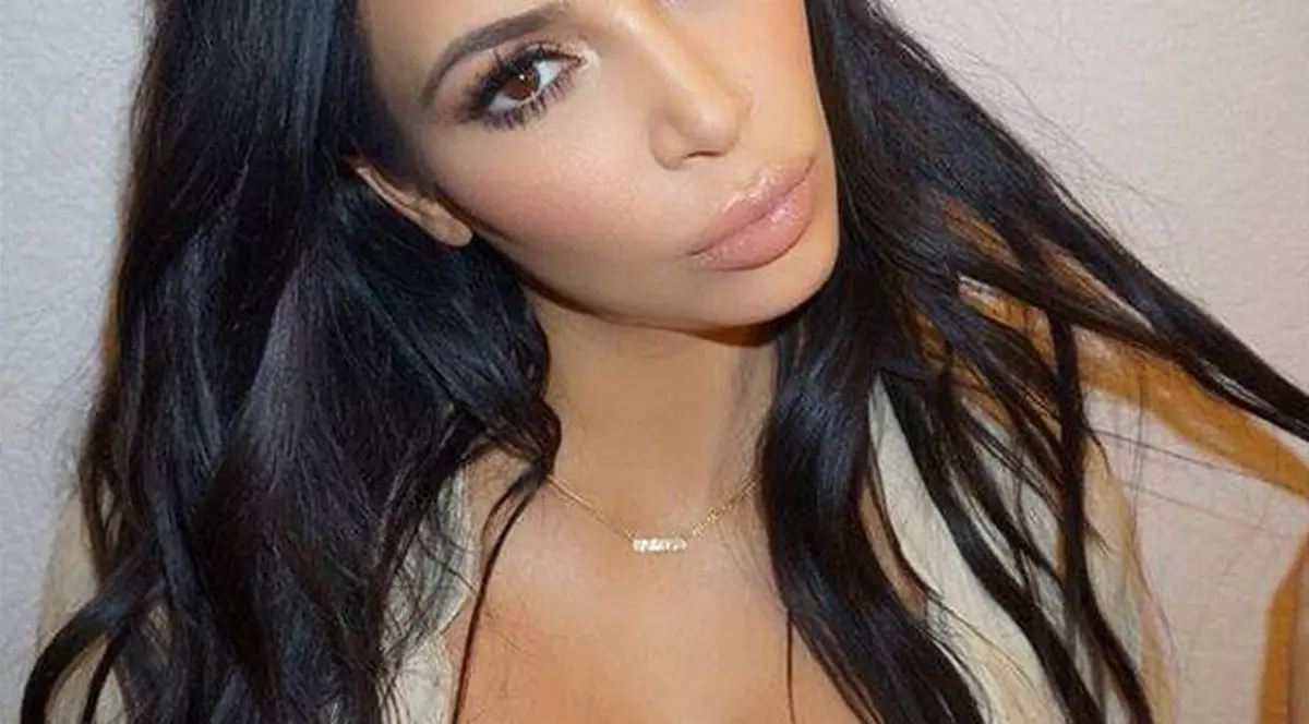 Un bărbat obsedat de Kim Kardashian şi-a cheltuit toţi banii ca să semene cu ea. Cum a ajuns să arate