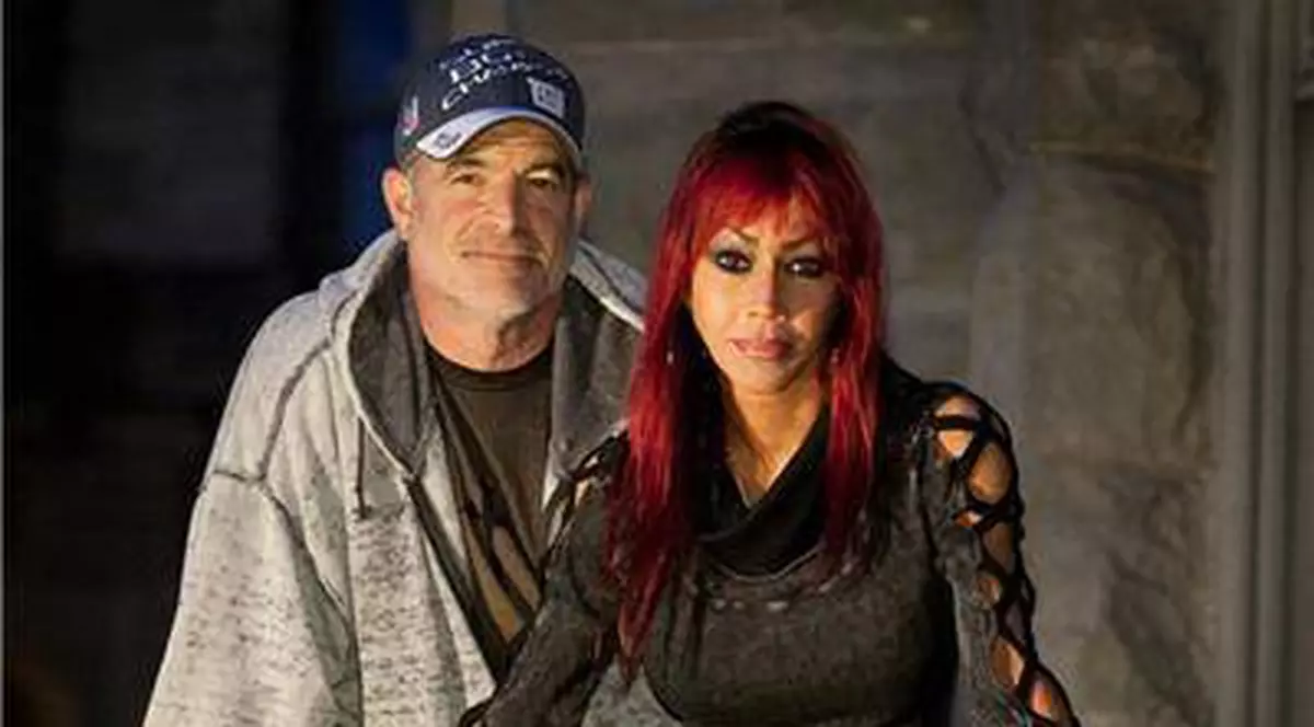 DRAMĂ! Doi prezentatori celebri au fost GĂSIȚI MORȚI în locuința fiicei lor