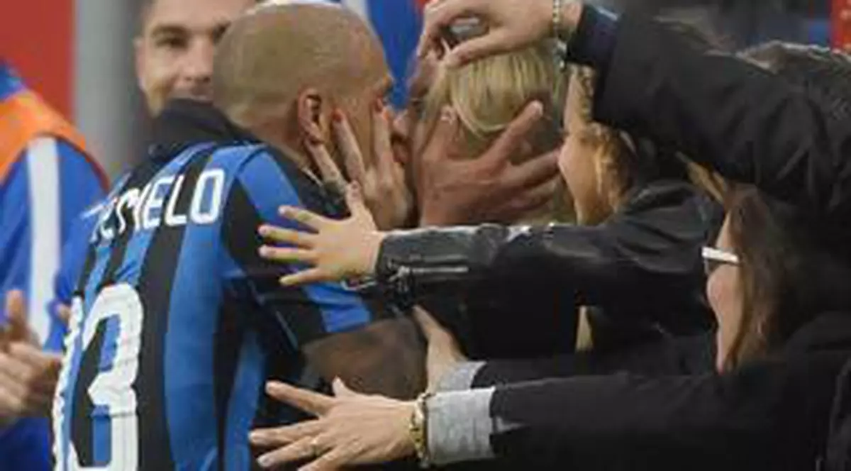 Felipe Melo, suspendat trei meciuri după ce l-a lovit în faţă, cu crampoanele, pe Lucas Biglia / VIDEO