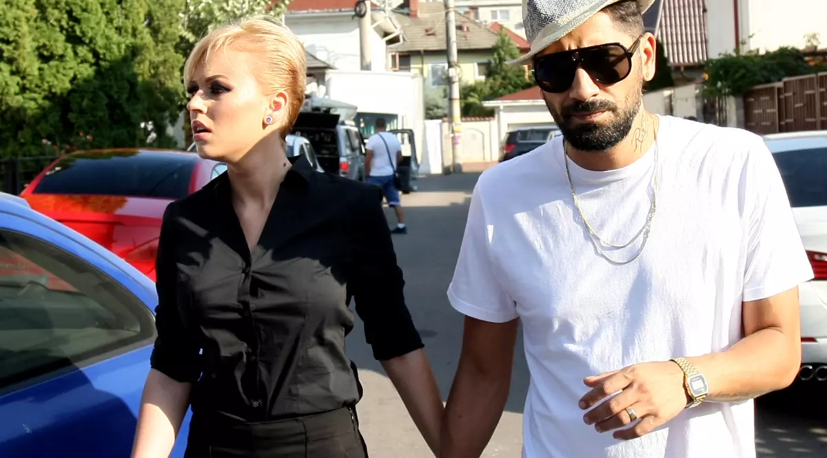 Romantic, băiatu’! Connect-R și-a trezit soția cu micul dejun la pat de ziua lor