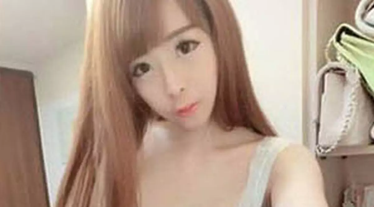 Noua modă printre adolescentele din Asia. Imaginile fac ravagii pe reţelele de socializare