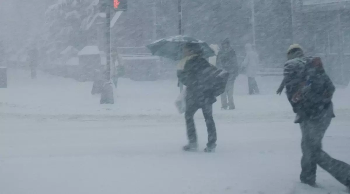 LAPOVIȚĂ și NINSOARE, începând de luni! Temperaturile vor atinge limita de îngheț