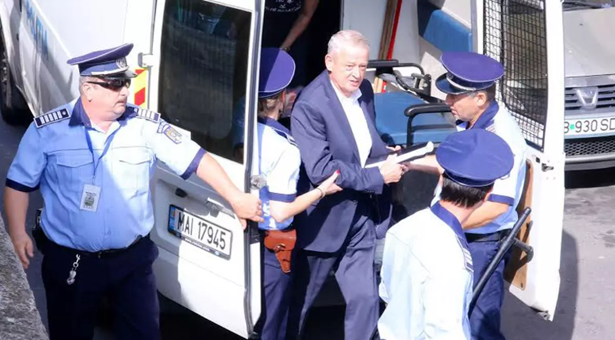 Oprescu, nervos și arogant! Primarul suspendat al Capitalei a clacat în arest