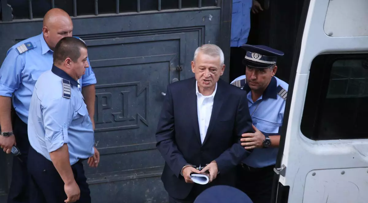 Sorin Oprescu, dus de urgență la spital