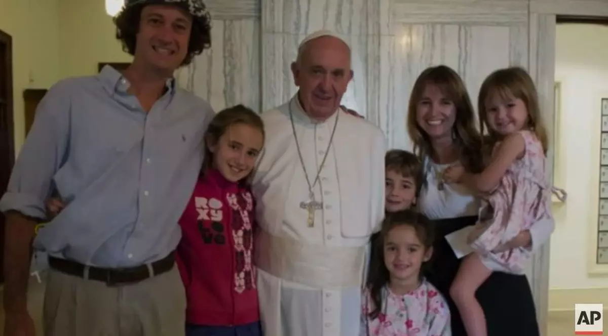 O familie din Argentina a mers 21.000 de km ca să-l întâlnească pe Papa | VIDEO