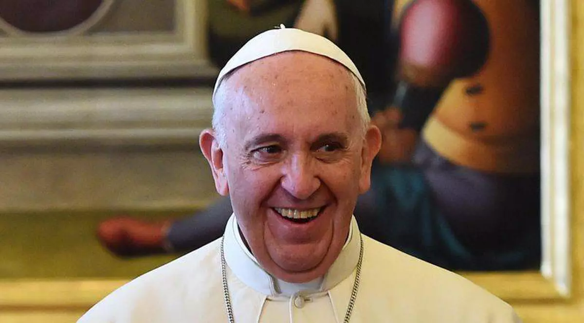 Papa a mers la shopping. Oamenii au dat năvală să vadă ce-și cumpără | VIDEO