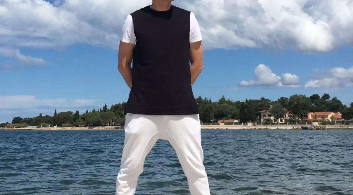 Piticu de la trupa SIMPLU e tătic. Vezi cum o va chema pe fetiță!