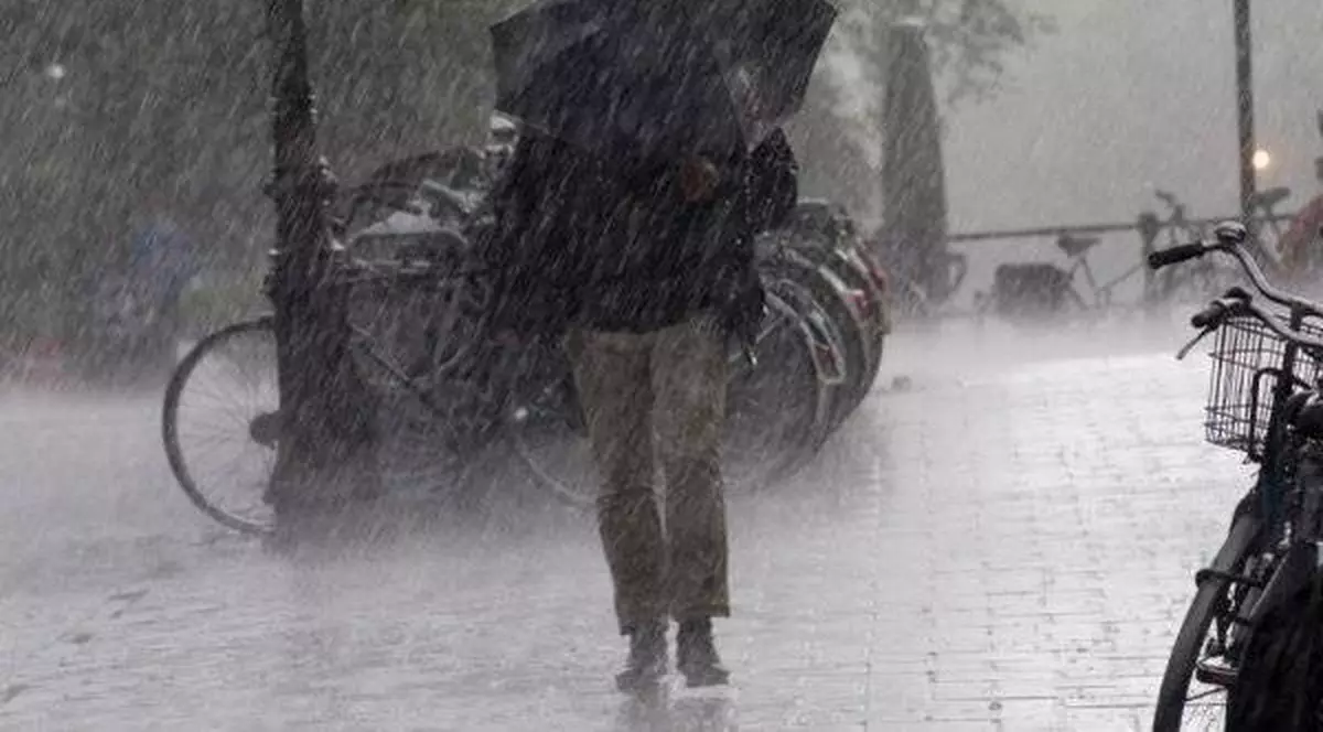 Avertizare de ploi, grindină și vijelii, PRELUNGITĂ! Ce spun meteorologii