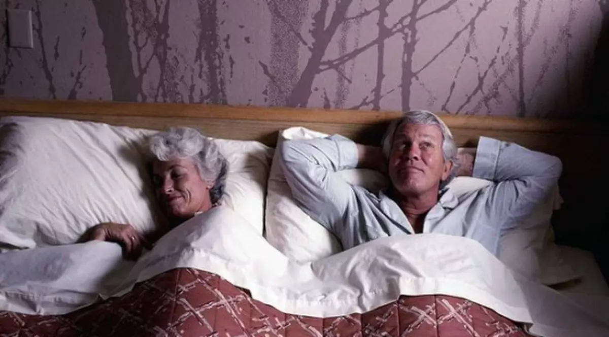 Să mai și râdem... Seara, Ion şi Maria se pregătesc de culcare
