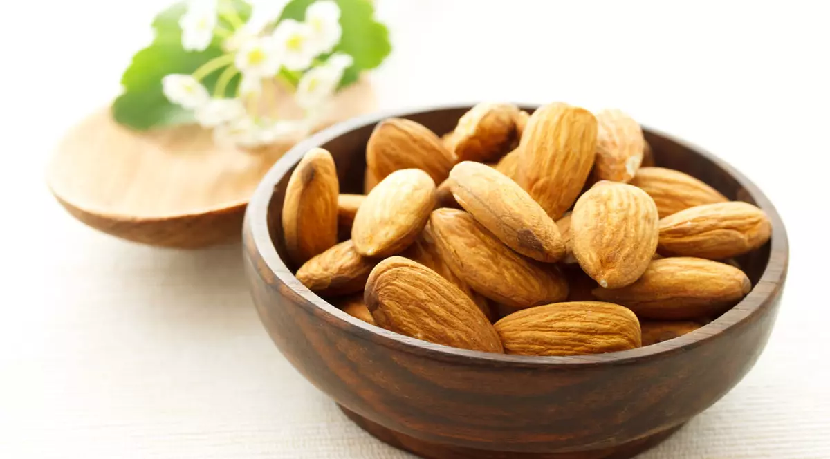 Află ce alimente de bază conțin... cianură! Le consumi și tu zilnic!