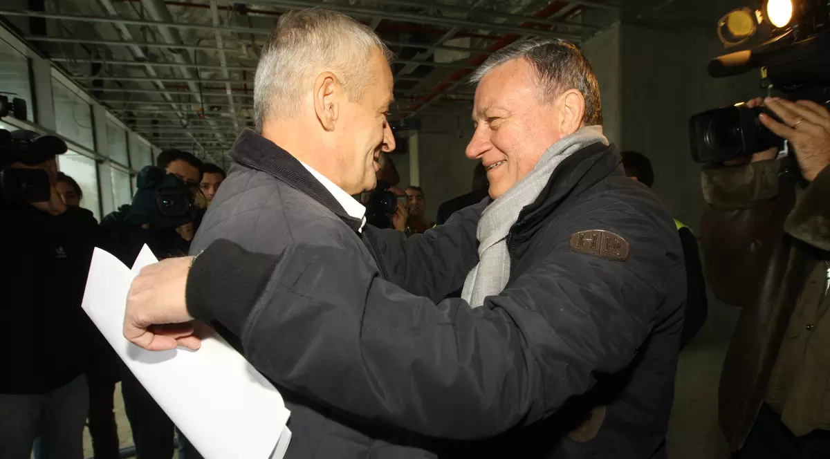 Mircea Sandu boicotează meciul România - Grecia și îi ironizează pe stăpânii de la ”Casa Fotbalului”: ”Nu mă duc, ca să nu le las amprente”! Fostul șef FRF a comentat reținerea primarului Oprescu: ^”Nu mai înțeleg nimic!”