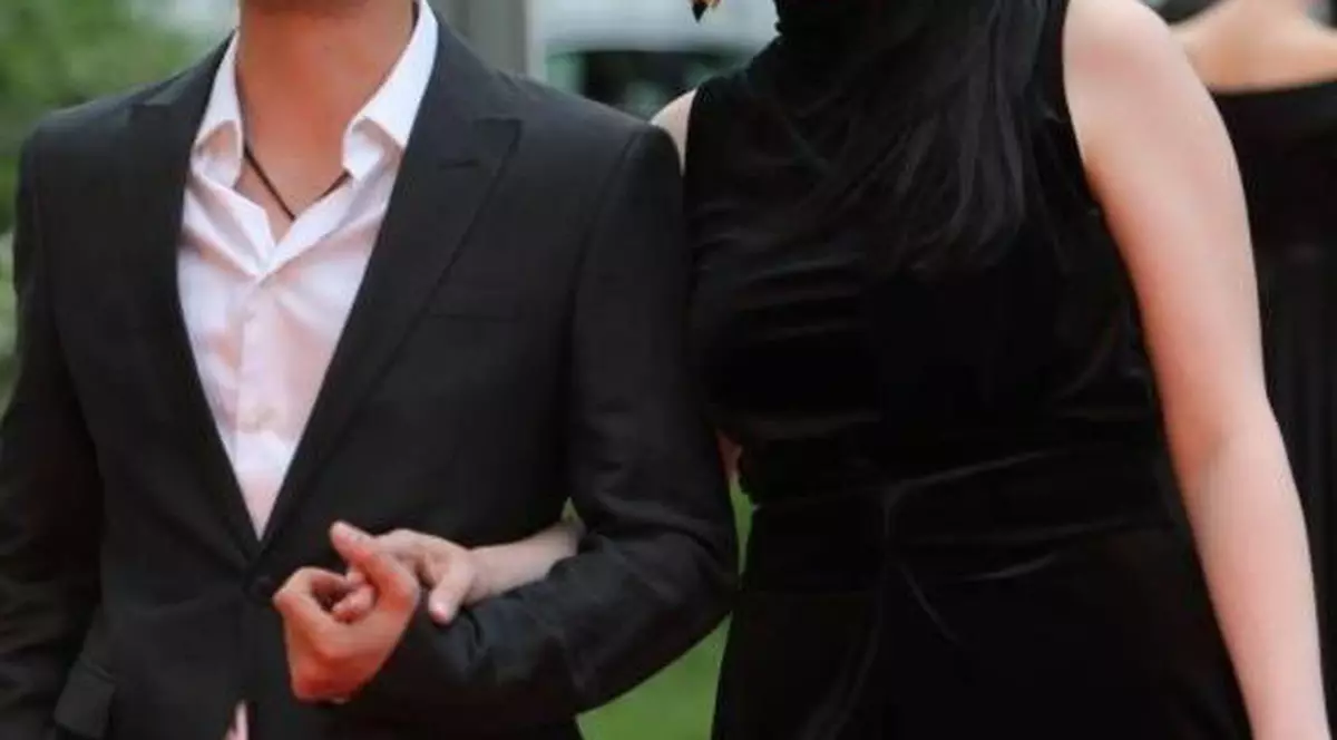 Clipe cumplite pentru un artist de la noi! Iubita lui a pierdut sarcina, în timp ce el se afla la filmări