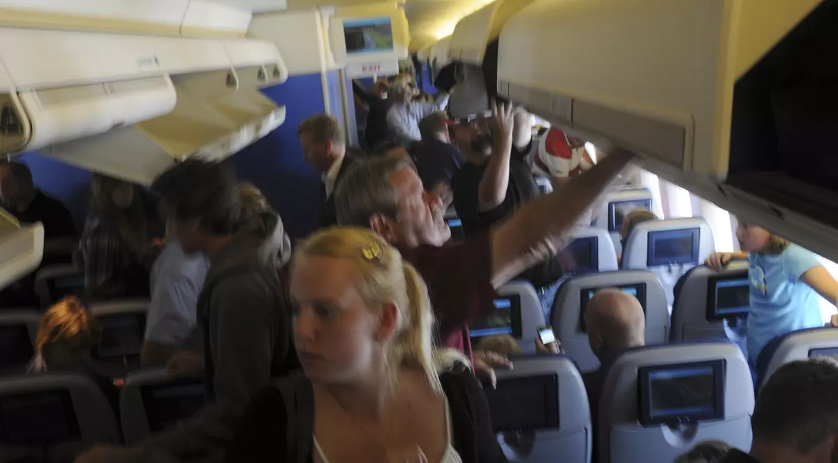 Doi amorezi, prinși că AU FĂCUT SEX în avion! Reacția echipajului a fost UNICĂ