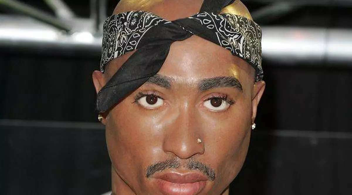 Confesiuni pe patul de moarte! Un polițist aruncă bomba: Tupac nu e mort!