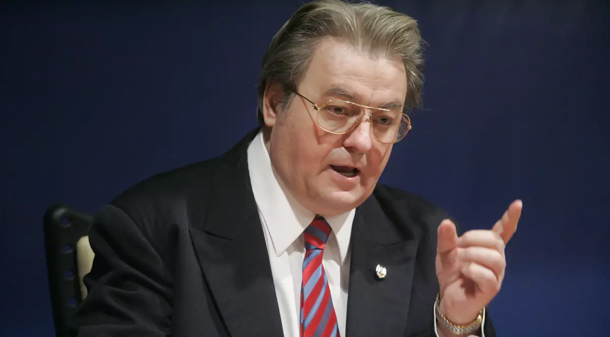 EXCLUSIV / Necazurile se țin lanț de familia lui Corneliu Vadim Tudor. Ce se întâmplă cu maidanezii adoptați de „tribun”