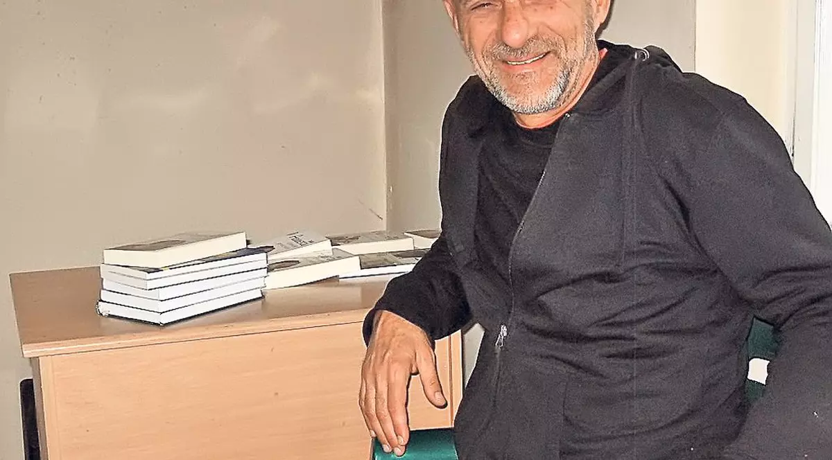 «Cel mai sărac scriitor» a scăpat de evacuare