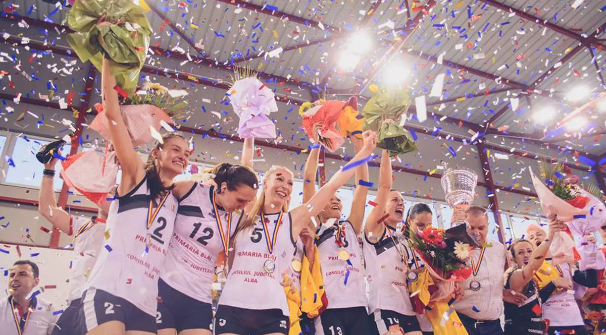 Dinamo i-a luat set campioanei din Blaj, Bacăul a lăsat un punct la Lugoj