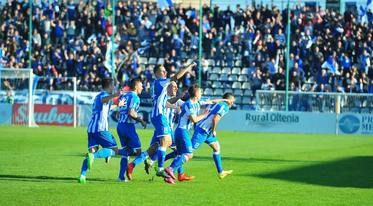 Liga 1. Craiova - Dinamo 3-0. Ce nebunie în Bănie! ^Bawab, dublă, și Bancu i-au pus cu botul pe labe pe ”câini”. ”S-au adaptat mai bine terenului”