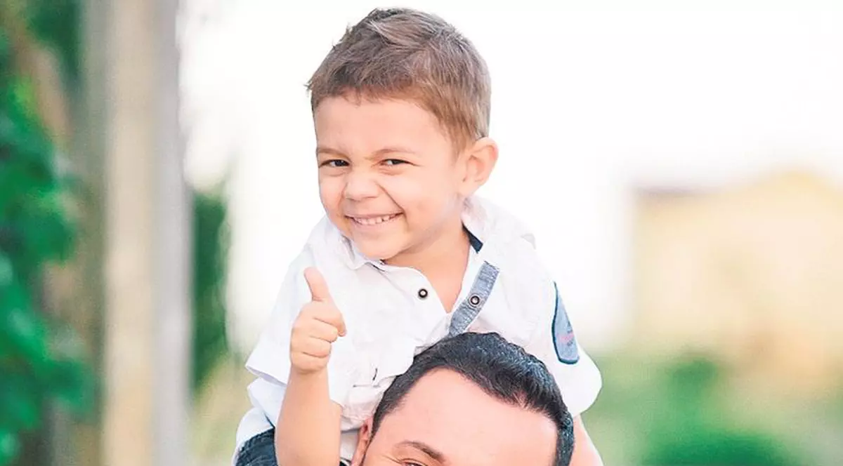 EXCLUSIV | Să se ştie cine-s bărbaţii în familie! Măruţă şi fiul lui şi-au făcut ţinute asortate pentru botezul Evei Maria Ioana