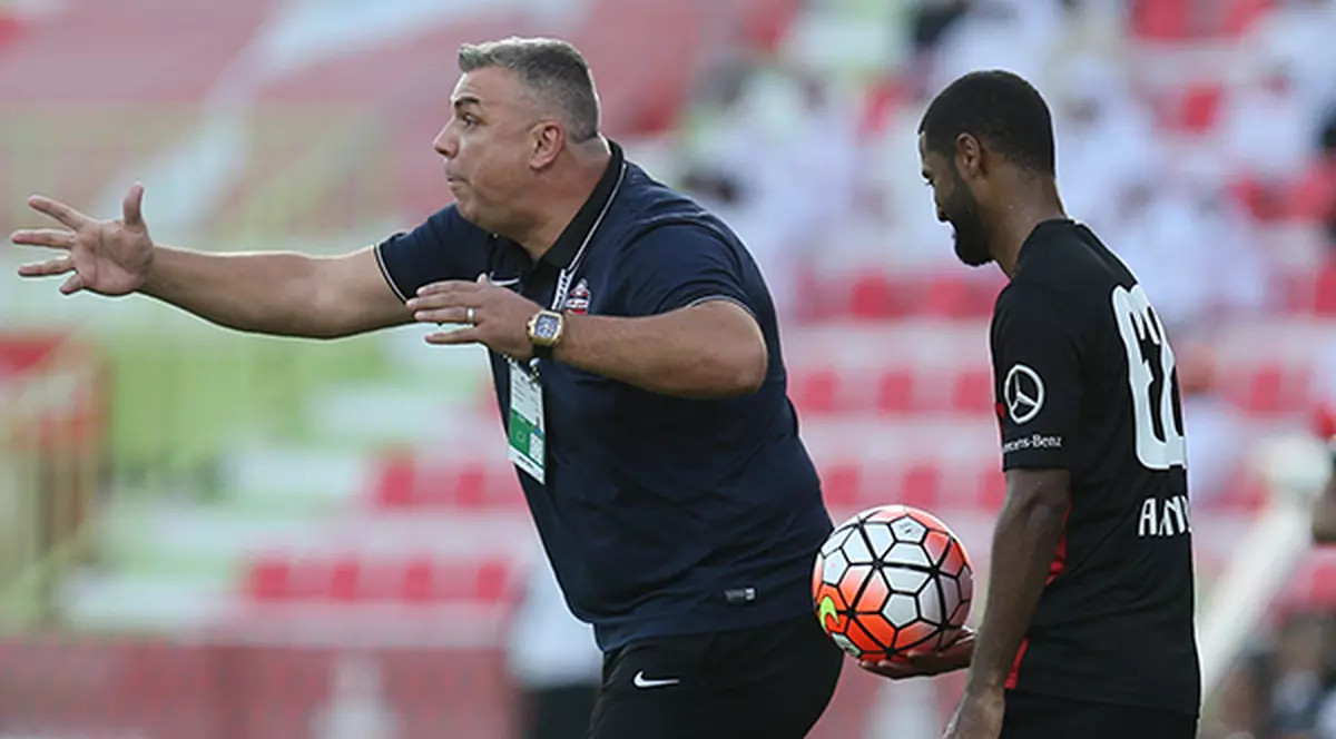 Cosmin Olăroiu bagă spaima în adversari şi în arbitri din Emirate / VIDEO