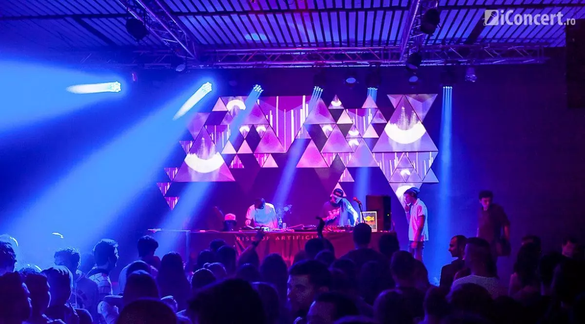 Ultimele declaraţii ale lui Oprea: "În Colectiv erau între 300 şi 500 de persoane, incinta are 425 de metri"