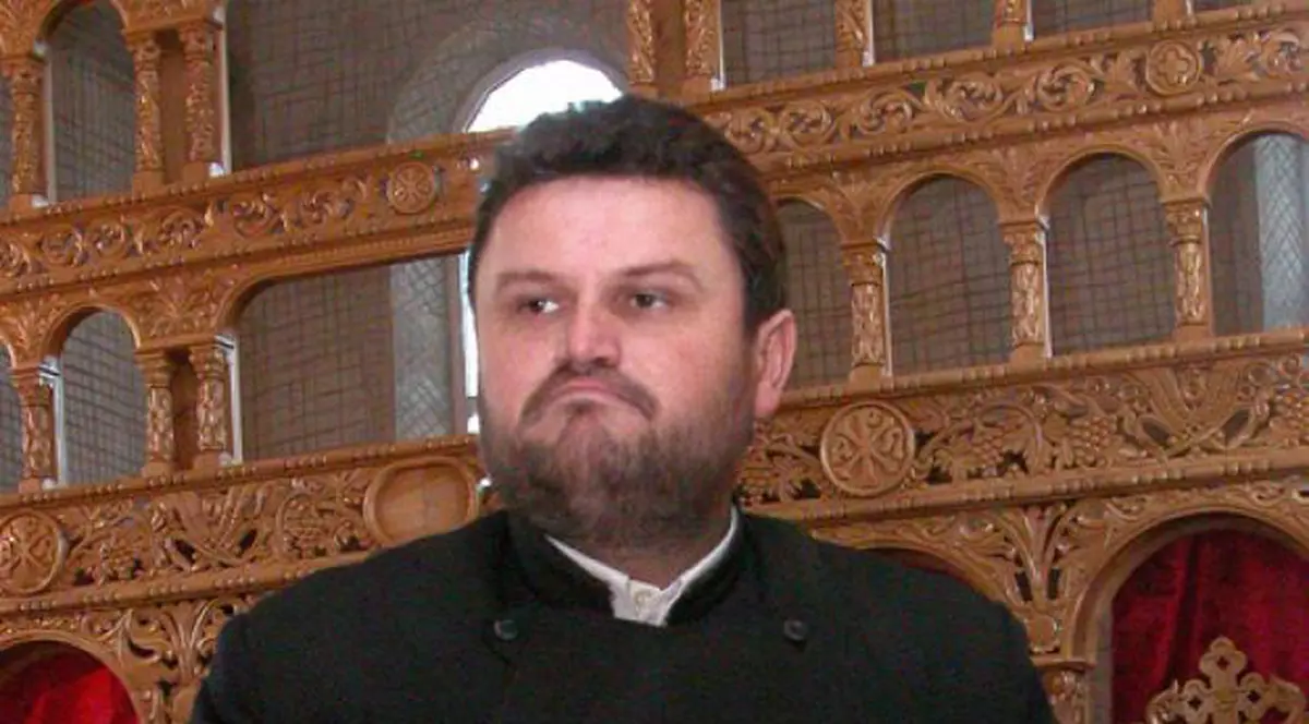 Gică Popescu a apelat la un duhovnic, care face parte din CEx al FRF. ^Preotul Alexa Krenek l-a vizitat, la Jilava, pe fostul candidat la şefia Federaţiei, în ziua meciului cu Finlanda / EXCLUSIV