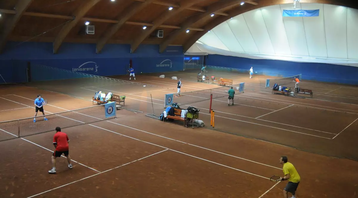 Românii joacă tenis la dublu în 15 orașe din țară / GALERIE FOTO