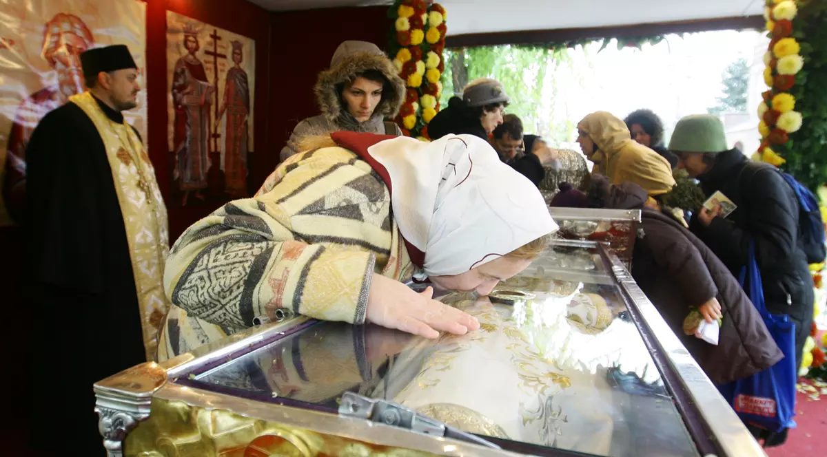 Pelerinaj în centrul Bucureştiului, la Moaştele Sfântului Grigorie Decapolitul