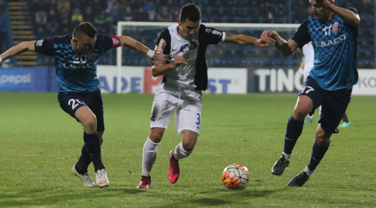 Liga I: FC Viitorul - FC Botoşani 3-1. Trupa lui Hagi s-a impus clar în faţa unei echipe modeste şi s-a apropiat la un punct de liderul Astra. Valeriu Iftime îl face praf pe Pustai: "Nu ştiu ce matematică a făcut"
