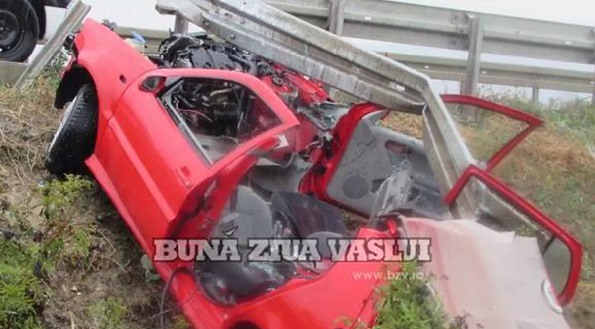 ACCIDENT groaznic, în Vaslui! Un bărbat a murit, după ce a intrat cu mașina într-un parapet