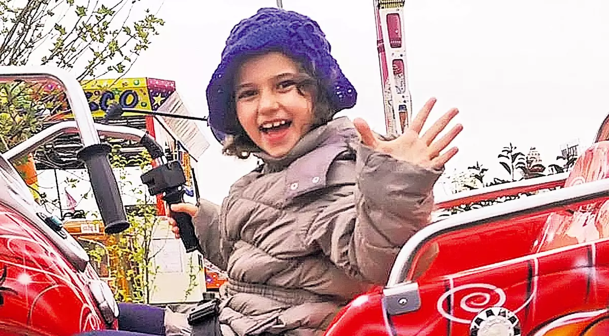 Alexia are o nouă şansă la viaţă! Fetiţa cu tumoră hepatică a făcut în Turcia chimioterapia necesară