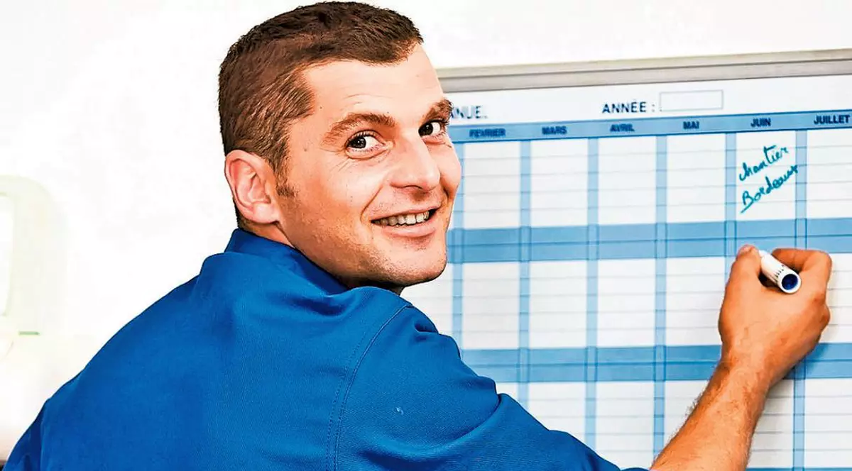 Afaceristul român din SRL Debutant: câștigă peste medie și muncește „pe rupte”